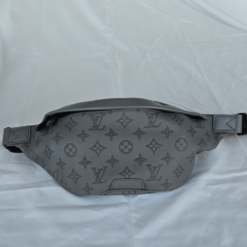 Louis Vuitton Discovery Bumbag PM Gris